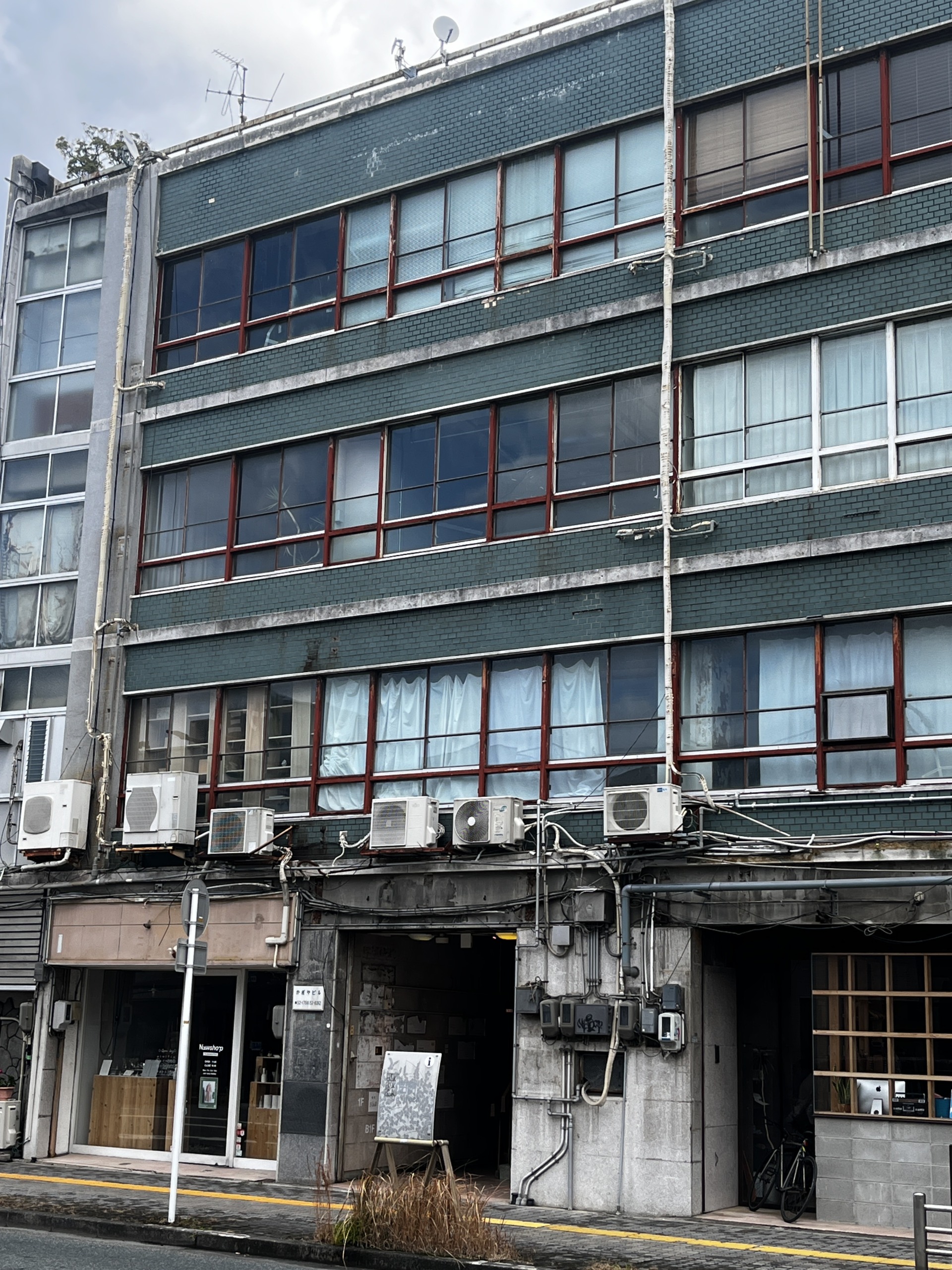 浜松市でオーダースーツを本気で考えるなら｜10万円以下を勧めない理由と失敗しない選び方